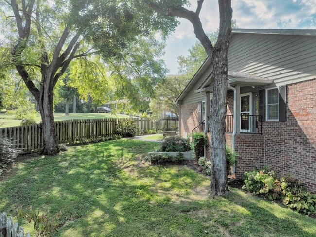 Building Photo - 325 Autumn Chase Dr