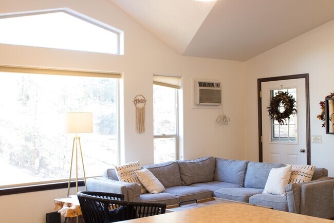 Building Photo - Great Duplex in Mead School District