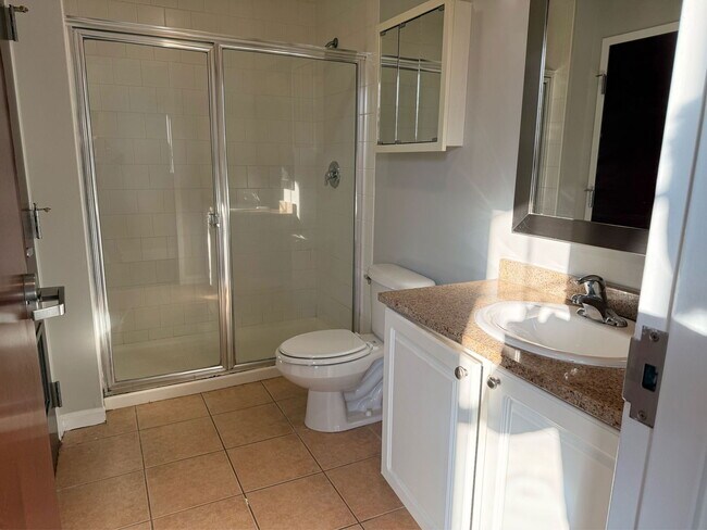 Foto del edificio - 210 Farmington Ave