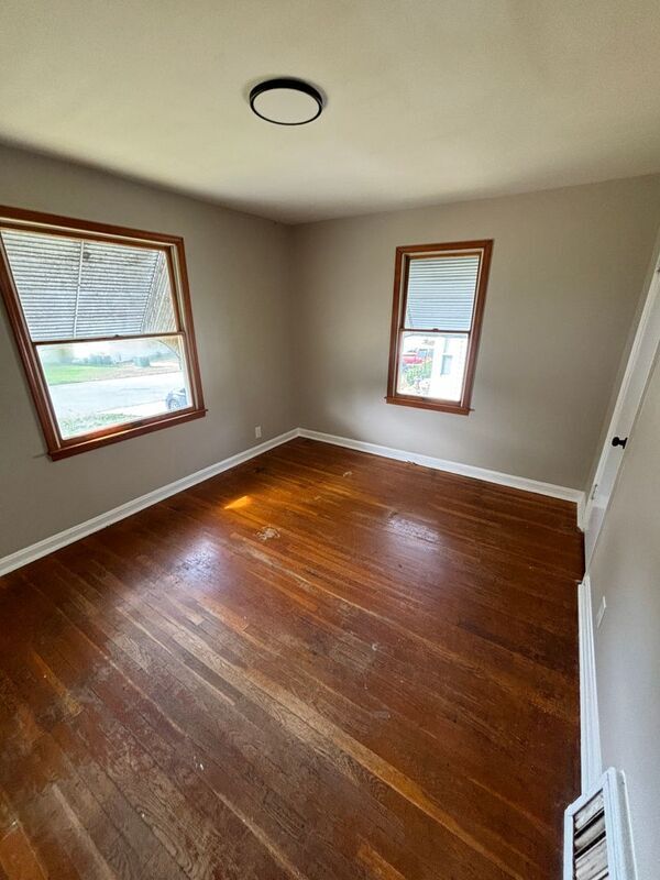Building Photo - 1135 Darr Dr