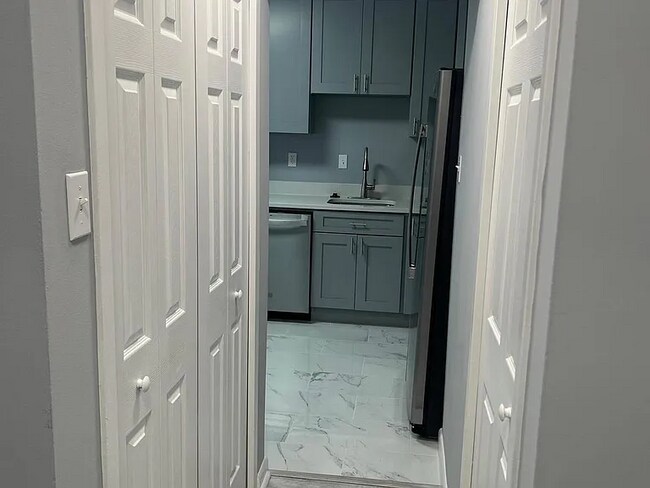 Foto del edificio - 3705 S George Mason Dr