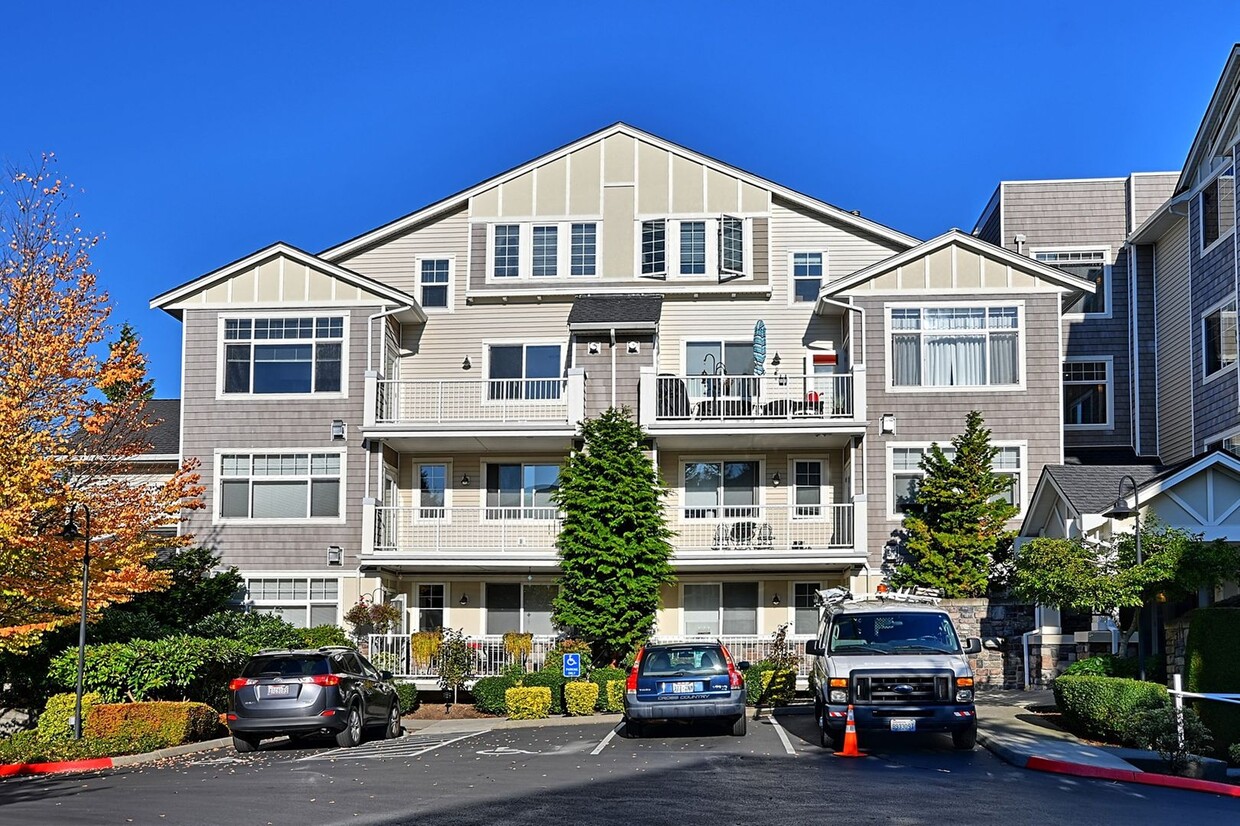 Primary Photo - Mukilteo Golf Course View Condo – Modern C...