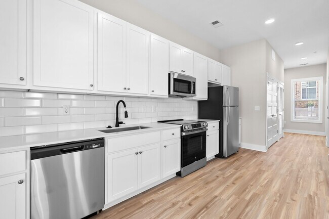 1BR, 1BA - 863SF - Kitchen - Vieux at Welden