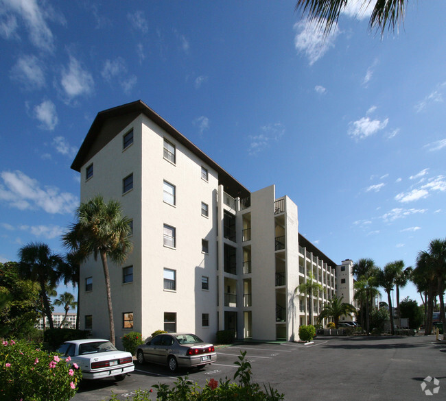 Edificio - Lake Bayshore Condominiums