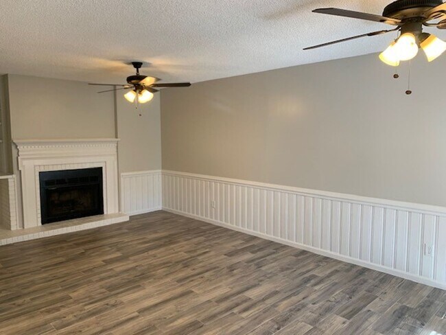 Foto del edificio - 2 Bedroom/2 Bath Triplex in Valdosta