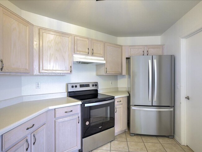 Building Photo - 3 Bedroom 2 Bathroom