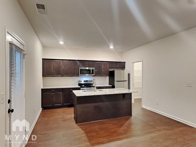 Building Photo - 110 Lindsey Dr