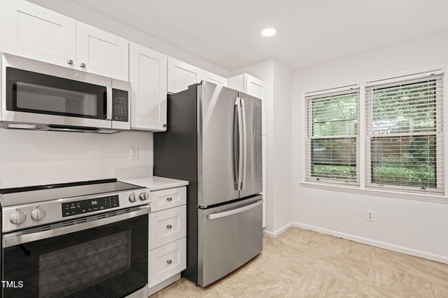 Building Photo - 403 Broad Leaf Cir