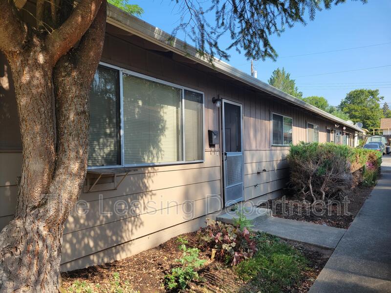 808 NW D St, Grants Pass, OR 97526 Condo for Rent in Grants Pass, OR