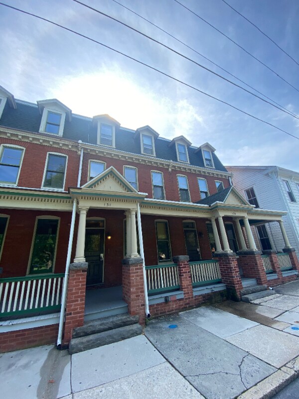 131 N Washington St Unit B, Gettysburg, PA 17325 Apartment for Rent