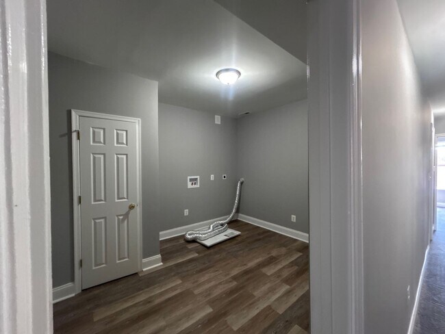 Foto del edificio - Baltimore - 4 Bedrooms and 2.5 baths Available!