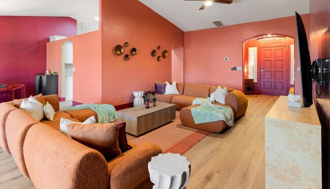 Foto del edificio - 2431 E Laurel St