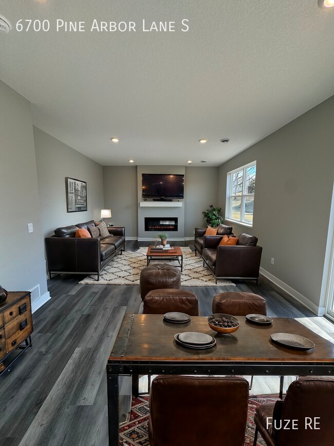 Foto del edificio - 6700 Pine Arbor Ln S