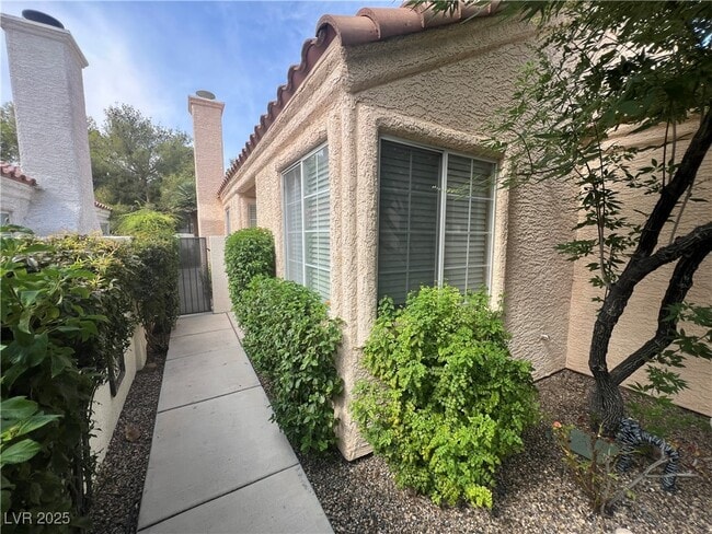 Building Photo - 9353 Buckhaven Dr