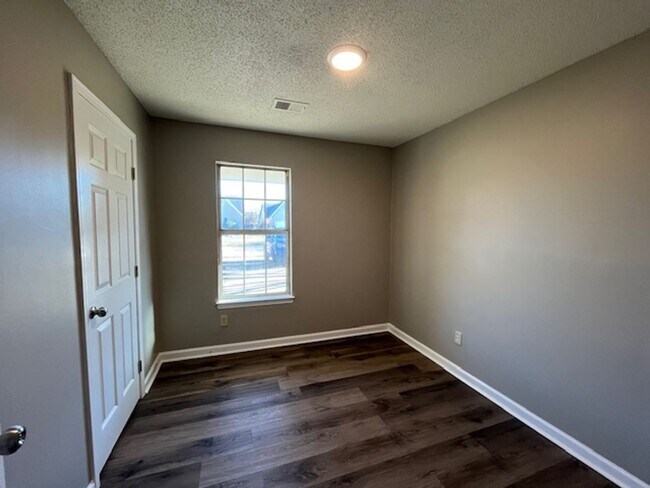 Foto del edificio - Completely Renovated 3 Bedroom 2 Bath Home for Rent!!