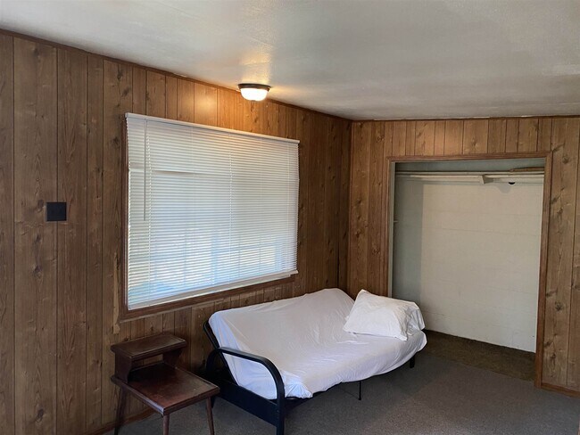 Building Photo - 2875 NW Shafer Dr