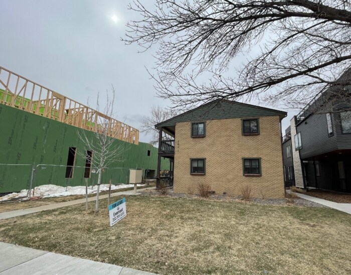 Foto principal - 2071 S Milwaukee St