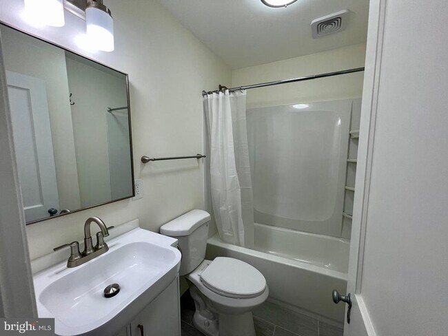 Foto del edificio - 416 E Providence Rd
