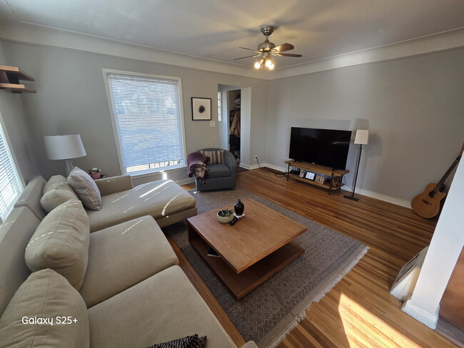 Building Photo - Charming 3-Bedroom, 1-Bath Duplex for Rent! VIDEO TOUR