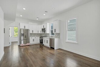 Building Photo - 208 Shippen St