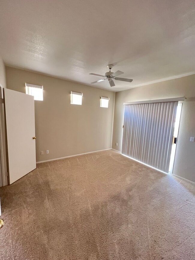 Building Photo - Green Valley Condo w/ Garage