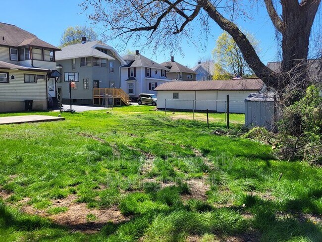 Building Photo - 780 Maple Ave