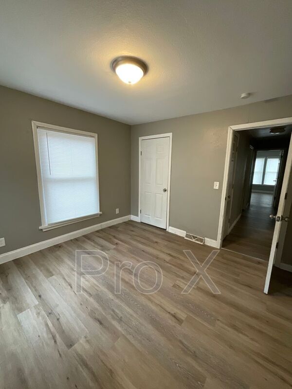 Foto del edificio - 502 W 9th St