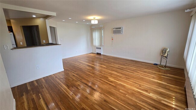 Building Photo - 395 Cochran Pl