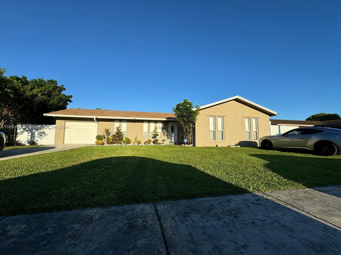 Foto principal - 16813 SW 107th Pl