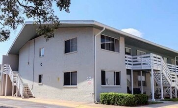 Building Photo - 726 Eglin Pkwy NE