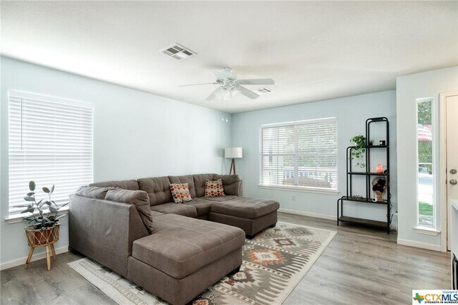 Building Photo - 2723 Fairview Dr