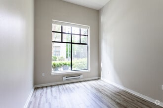 2BR, 2BA - 1,010 SF - Kearney Plaza