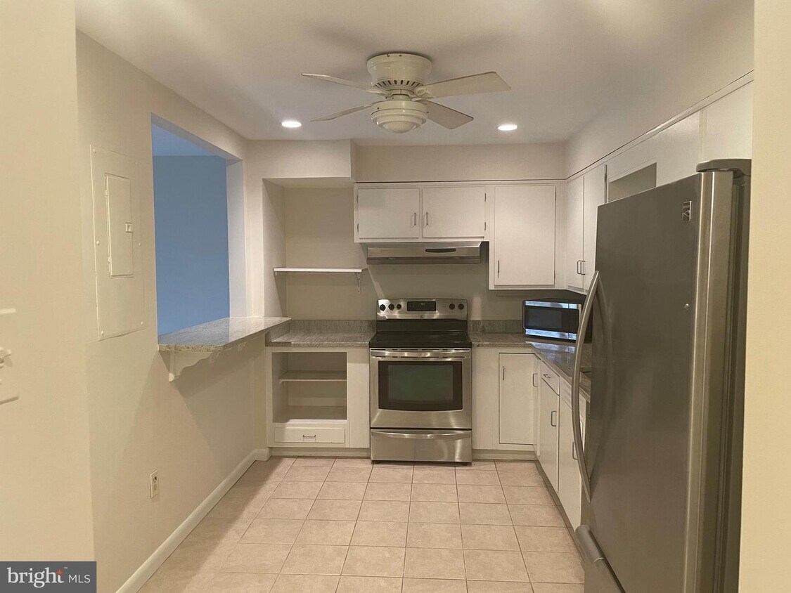 Foto principal - 4948 Sentinel Dr