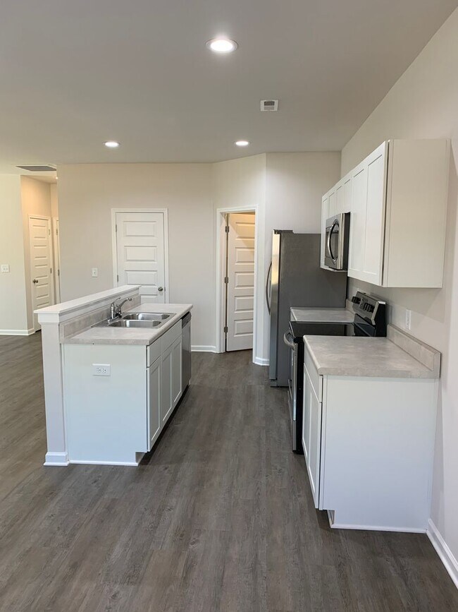 Building Photo - *Pre-leasing* Three Bedroom | Two and a Ha...