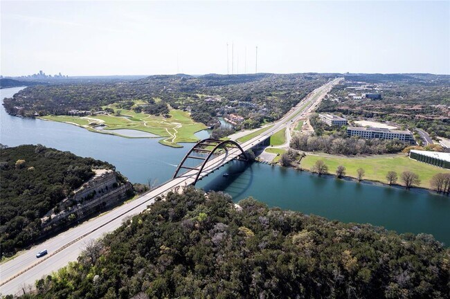 Foto del edificio - 6000 Shepherd Mountain Cove