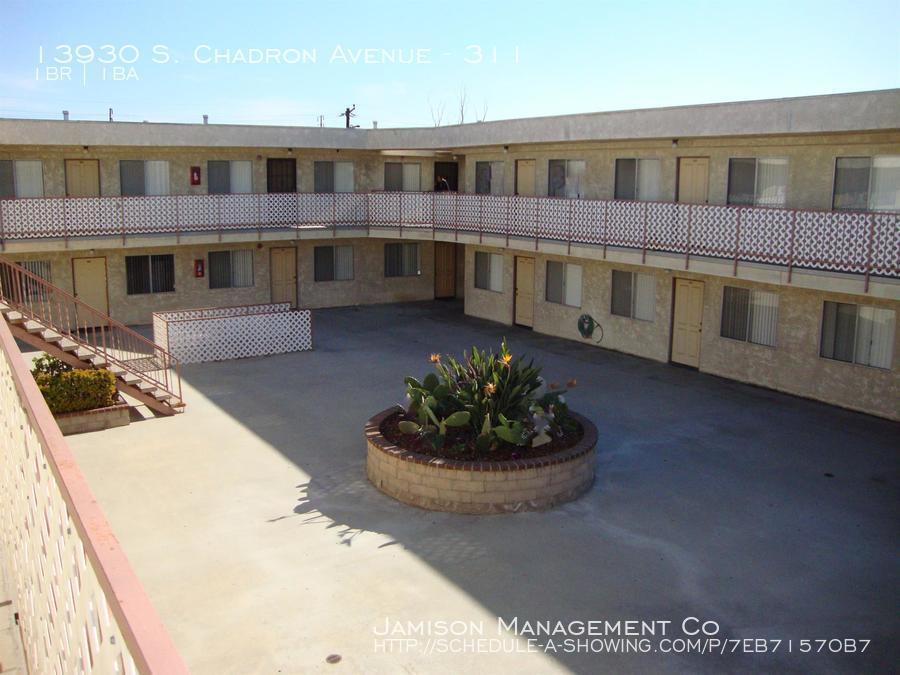 Foto principal - 13930 S Chadron Ave