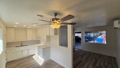 Building Photo - 470 W Kimball Ave