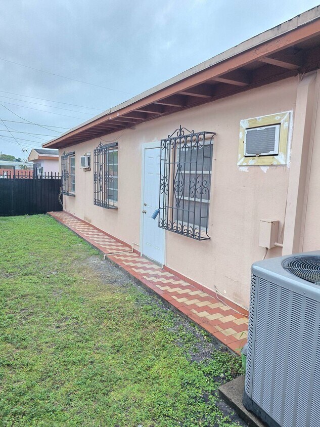 Foto principal - 720 E 47th St