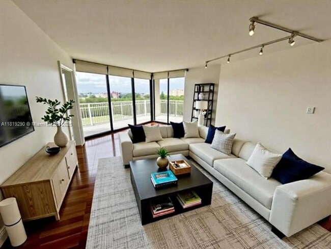 Foto del edificio - 1000 NE Quayside Terrace