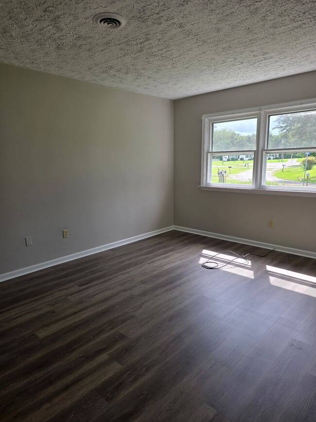 Building Photo - 7426 Bellehaven Dr
