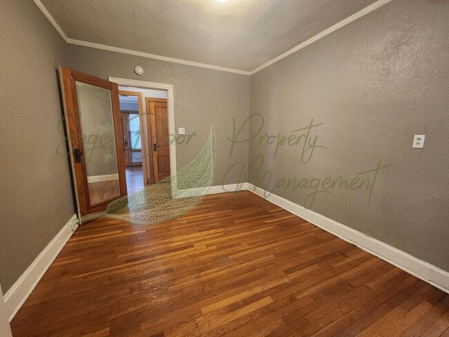 Building Photo - MIDTOWN!!! 1/2 MONTH OF FREE RENT!