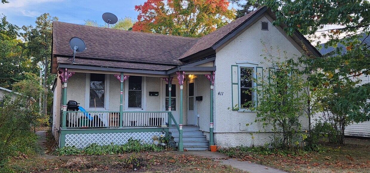 Primary Photo - Park Side