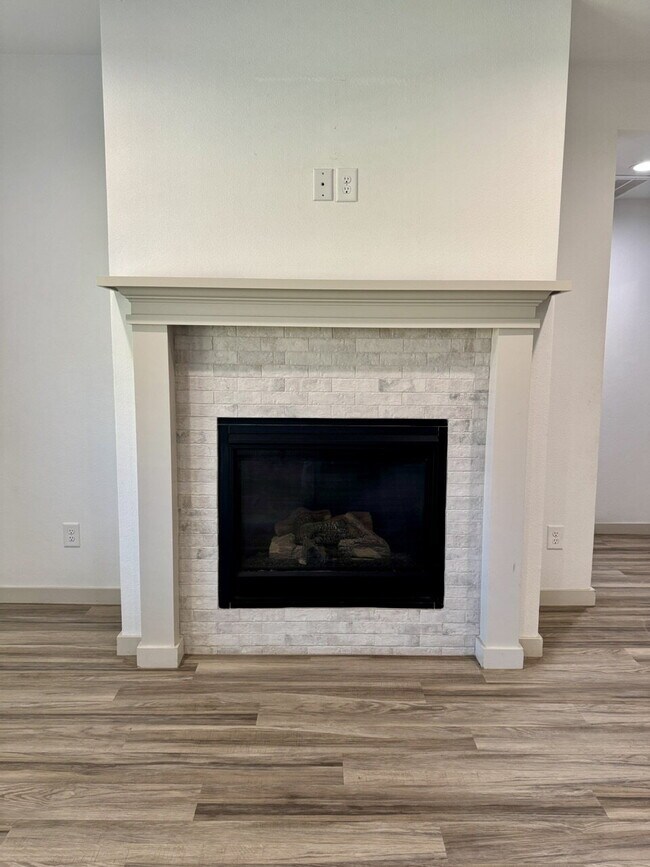 Building Photo - Beautiful 4-Bedroom Home with 2 Full Baths in Abbey Glen!