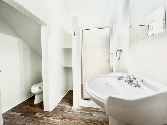 Foto del edificio - 1306 S Cloverdale Ave