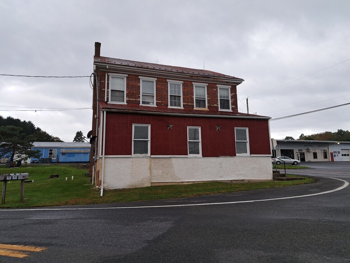 10 Lobachsville Rd Unit 4, Fleetwood, PA 19522 Apartments in