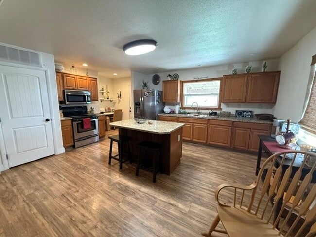 Building Photo - 1724 Ironwood Dr