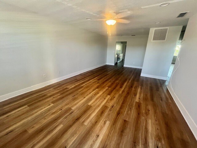 Foto del edificio - 6080 80th St N