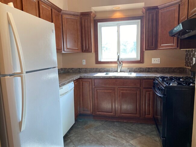 Foto del edificio - 234 W Shore Rd