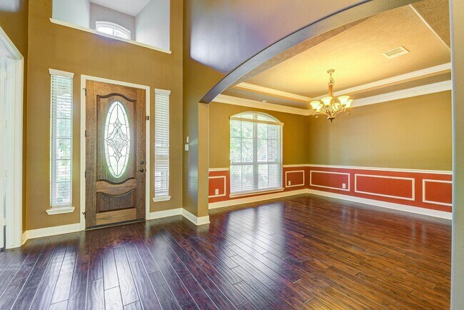 Building Photo - Stunning 4 beds Home on an Over-Sized Cul-...