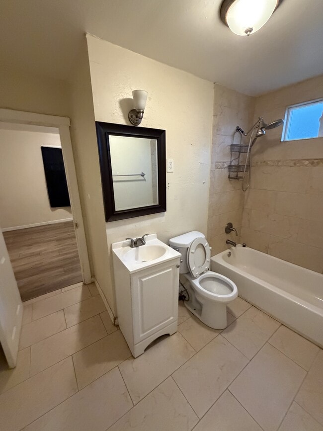 Foto del edificio - 1906 N Giddings St